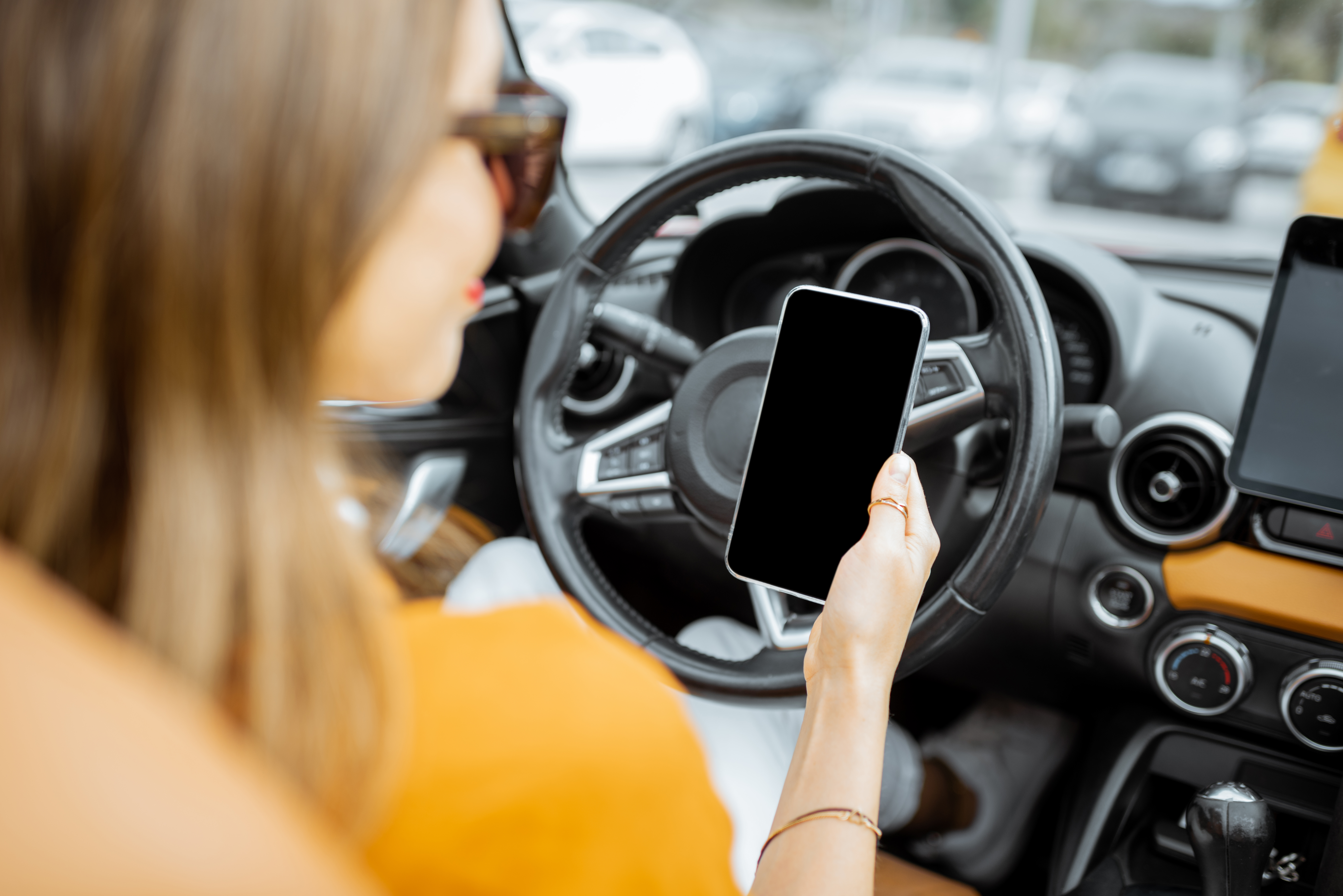 woman-using-phone-while-driving-2021-09-02-01-35-45-utc